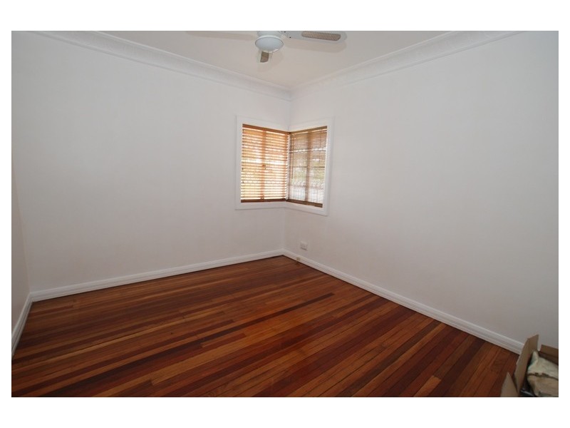 27 Vale Street, Wavell Heights QLD 4012