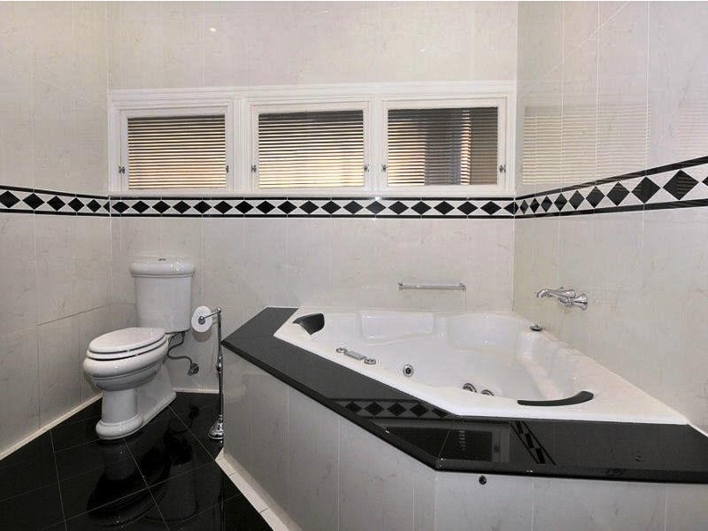 10 Farrant Street, Stafford Heights QLD 4053