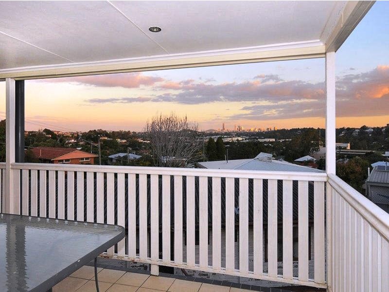 10 Farrant Street, Stafford Heights QLD 4053