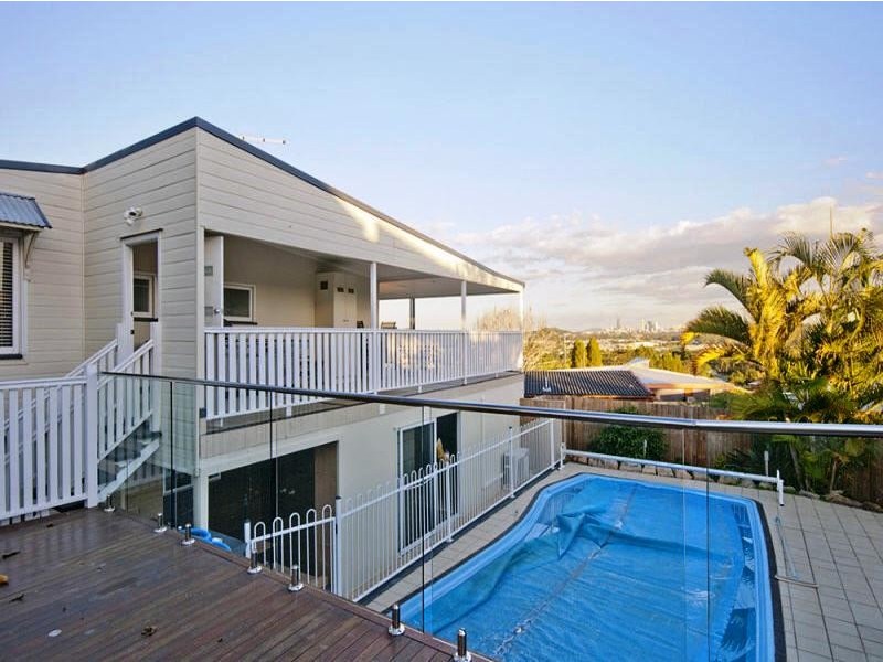 10 Farrant Street, Stafford Heights QLD 4053