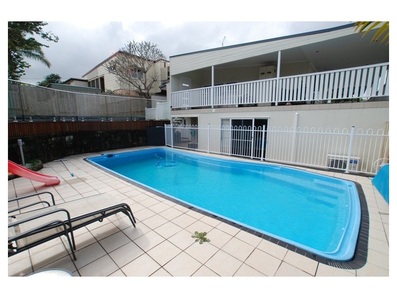 10 Farrant Street, Stafford Heights QLD 4053