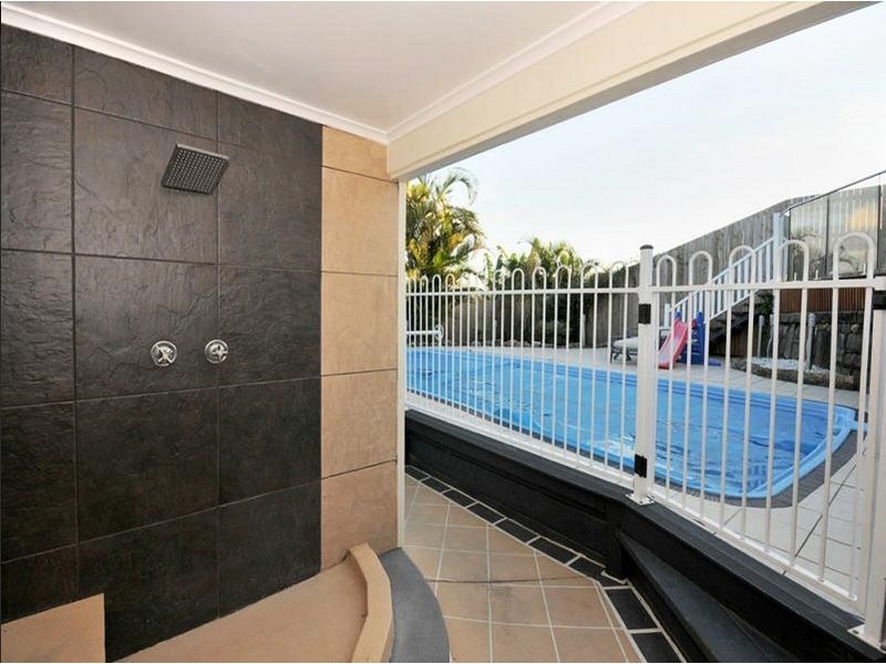 10 Farrant Street, Stafford Heights QLD 4053