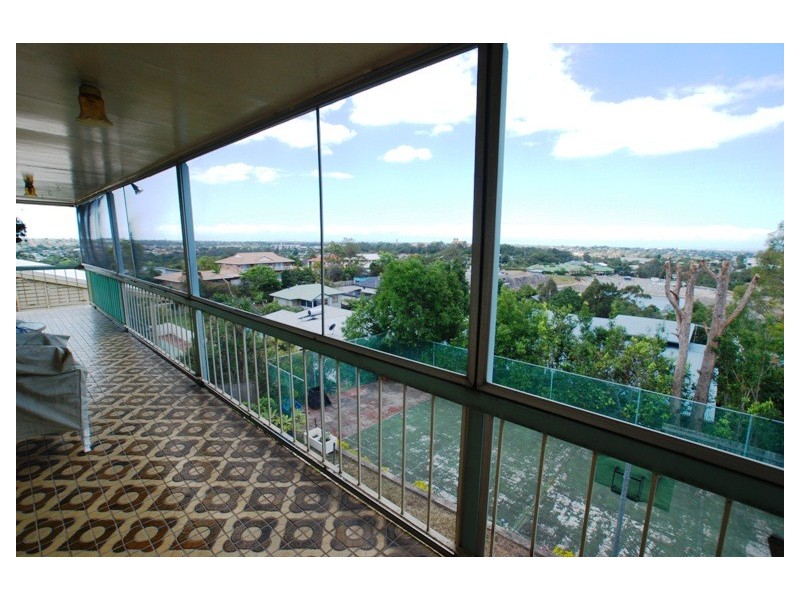 11 Belfort Street, Stafford Heights QLD 4053