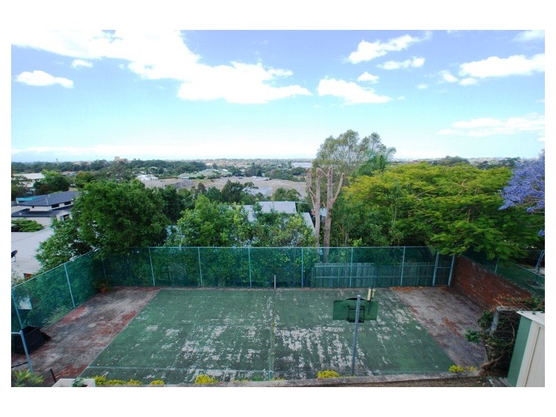 11 Belfort Street, Stafford Heights QLD 4053