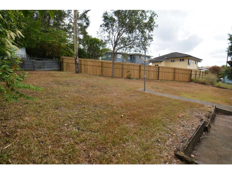 20 Deerdale Street, Stafford Heights QLD 4053