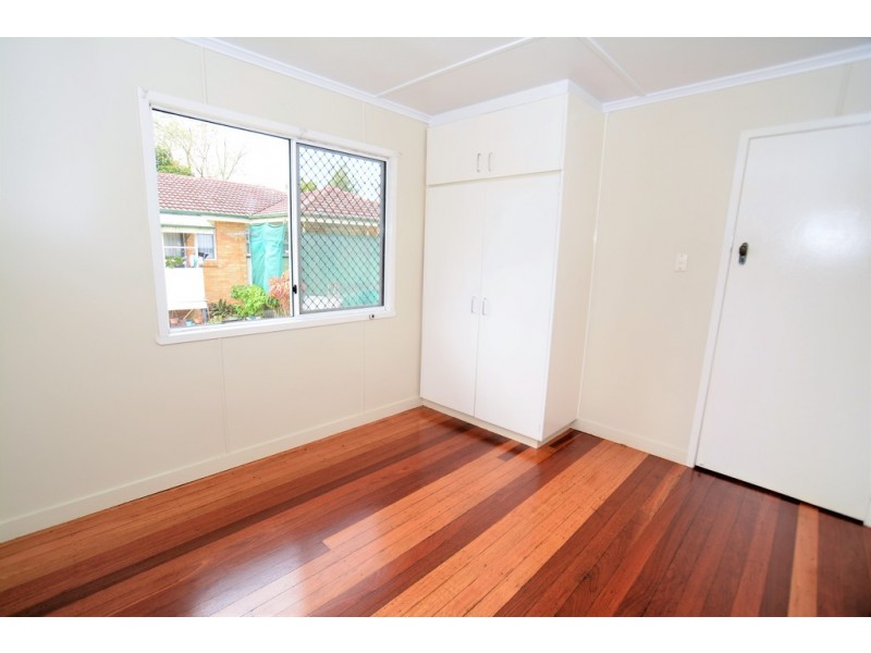 1 Sedgemoor Street, Stafford Heights QLD 4053