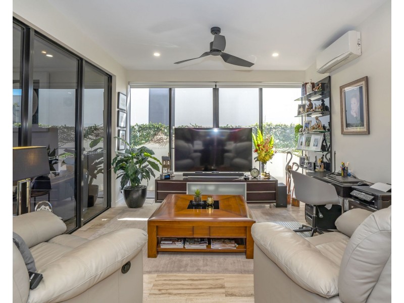 2490 THE PARKWAY, Sanctuary Cove QLD 4212