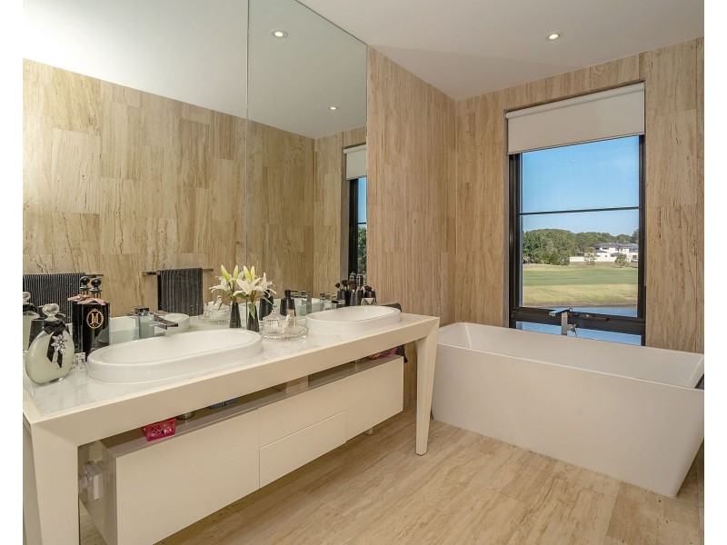 2490 THE PARKWAY, Sanctuary Cove QLD 4212