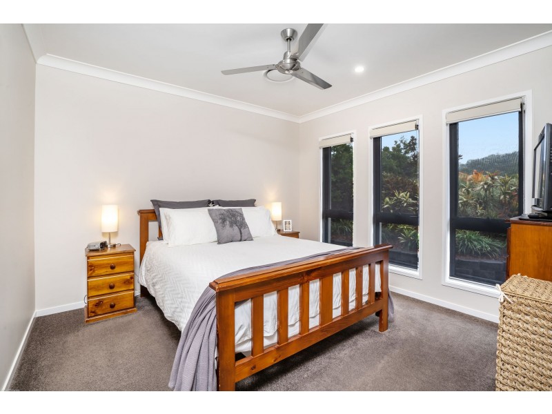 14 GREENCASTLE PARADE, Maudsland QLD 4210