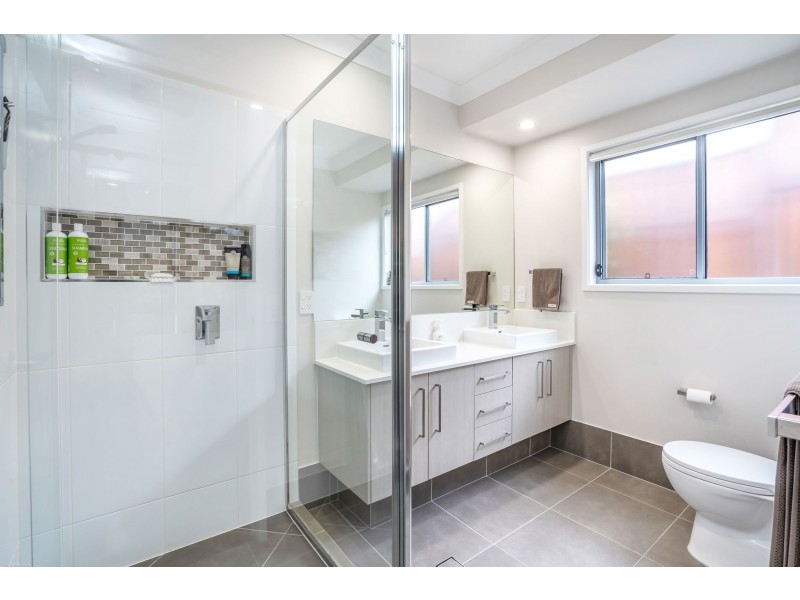 14 GREENCASTLE PARADE, Maudsland QLD 4210