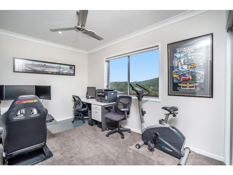 14 GREENCASTLE PARADE, Maudsland QLD 4210