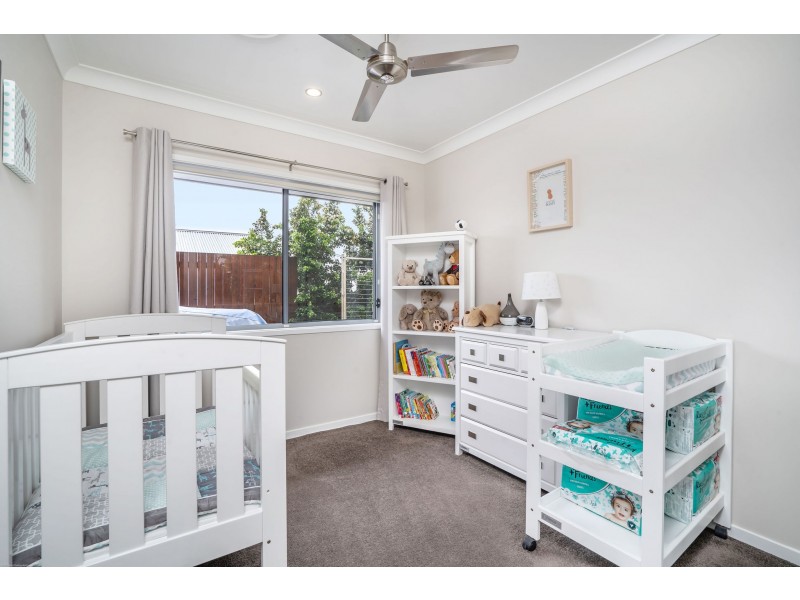 14 GREENCASTLE PARADE, Maudsland QLD 4210