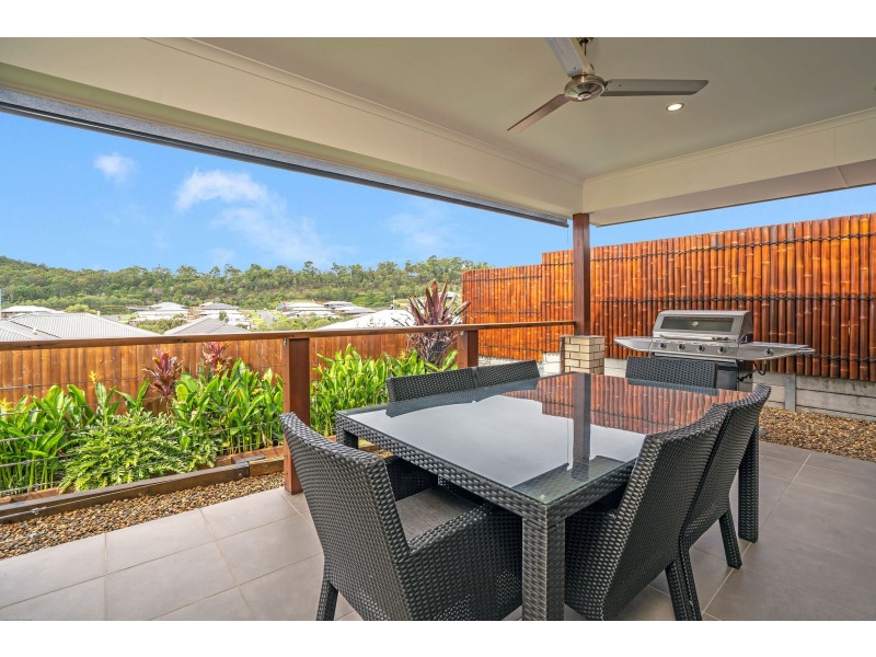 14 GREENCASTLE PARADE, Maudsland QLD 4210