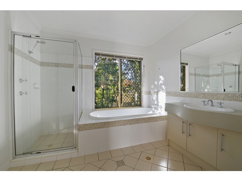 8 Brigalow Close, Bridgeman Downs QLD 4035