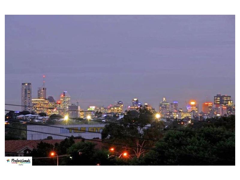 15 Tathra Street, Stafford QLD 4053