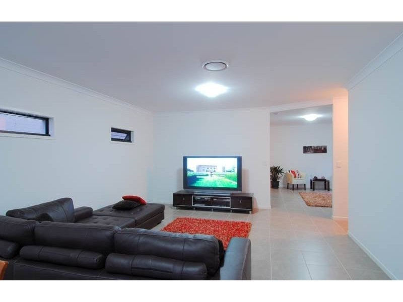 15 Tathra Street, Stafford QLD 4053