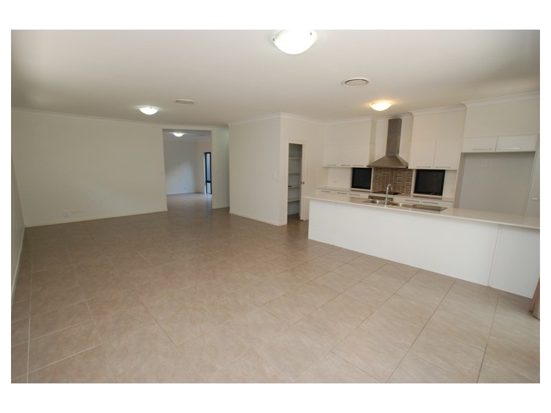 15 Tathra Street, Stafford QLD 4053