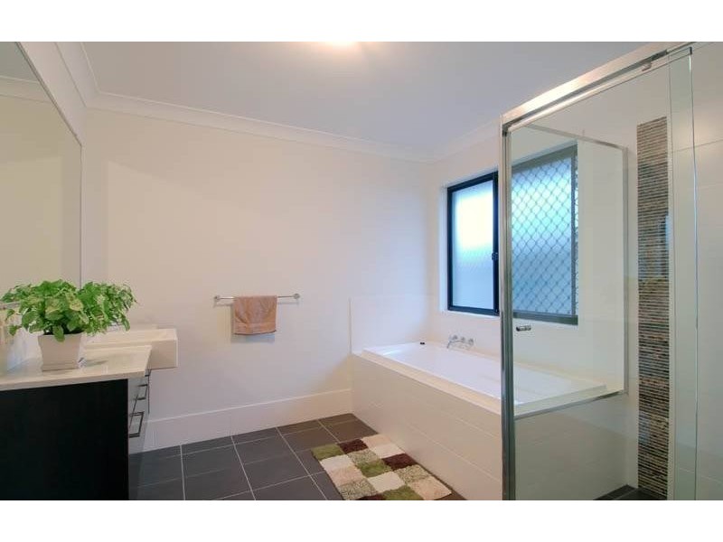 15 Tathra Street, Stafford QLD 4053