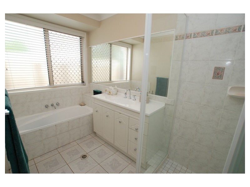 20 Myrtle Crescent, Bridgeman Downs QLD 4035