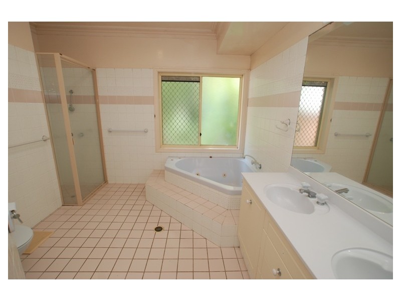 1 Winchcombe Avenue, Murrumba Downs QLD 4503
