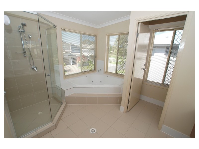 33 Caribou Crescent, Fitzgibbon QLD 4018