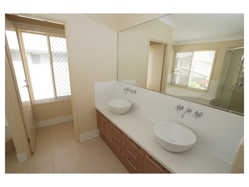 33 Caribou Crescent, Fitzgibbon QLD 4018