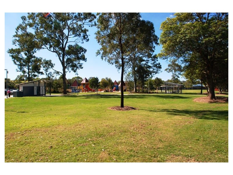 33 Caribou Crescent, Fitzgibbon QLD 4018