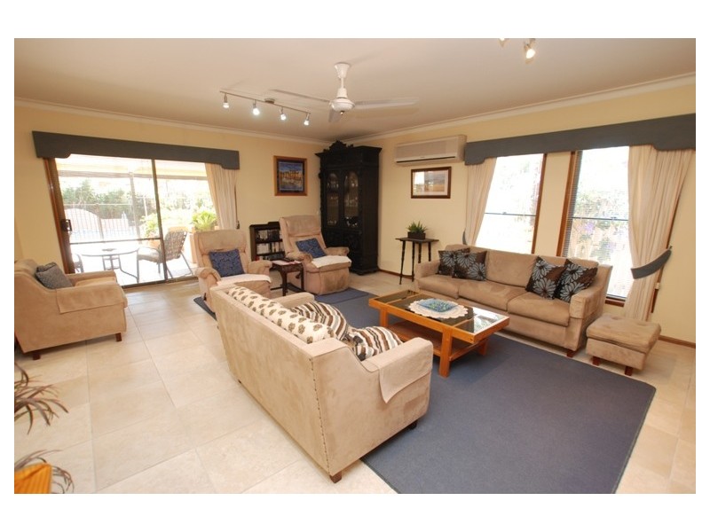 4 Oakmont Street, Rothwell QLD 4022
