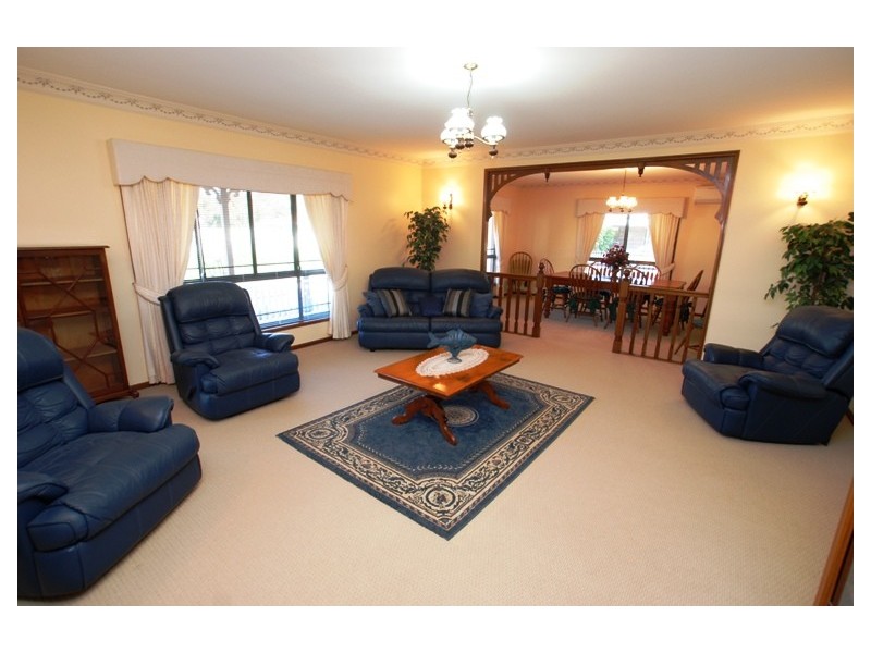 4 Oakmont Street, Rothwell QLD 4022