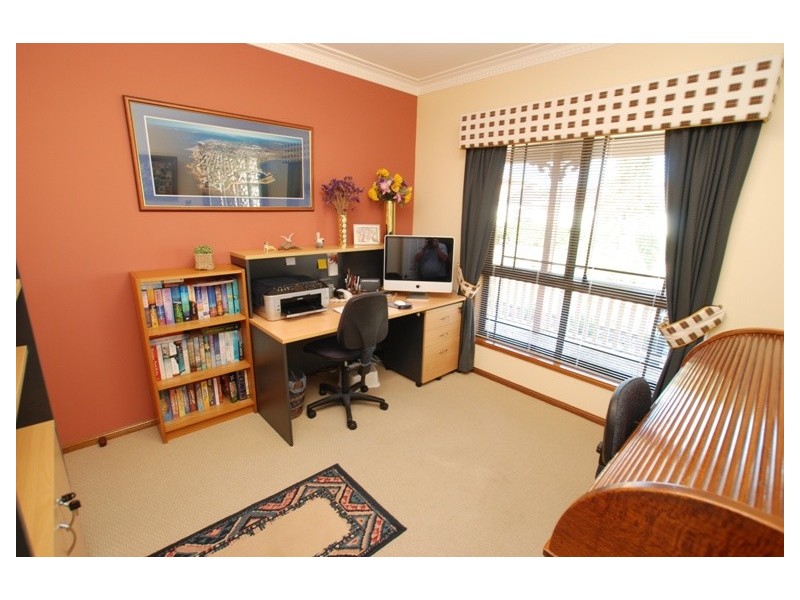 4 Oakmont Street, Rothwell QLD 4022