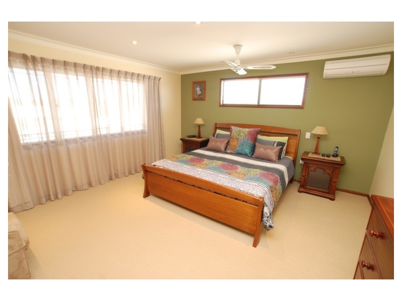 4 Oakmont Street, Rothwell QLD 4022