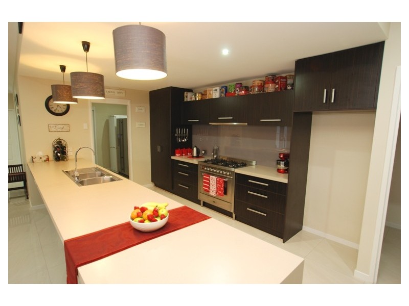 32 Rivergum Drive, Eatons Hill QLD 4037