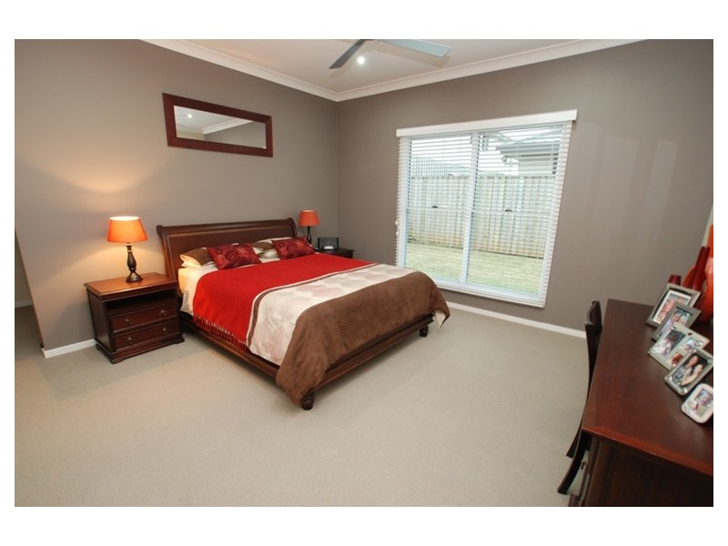 32 Rivergum Drive, Eatons Hill QLD 4037