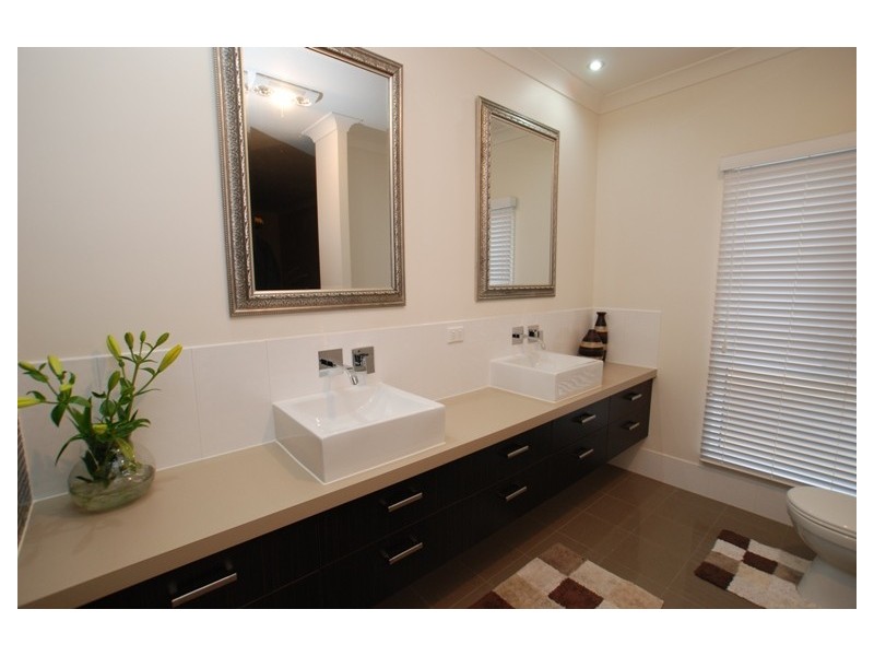 32 Rivergum Drive, Eatons Hill QLD 4037