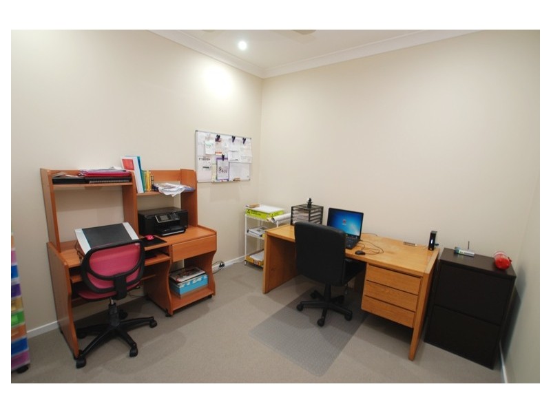 32 Rivergum Drive, Eatons Hill QLD 4037