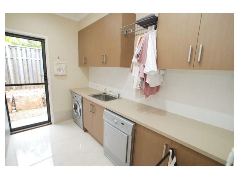 32 Rivergum Drive, Eatons Hill QLD 4037