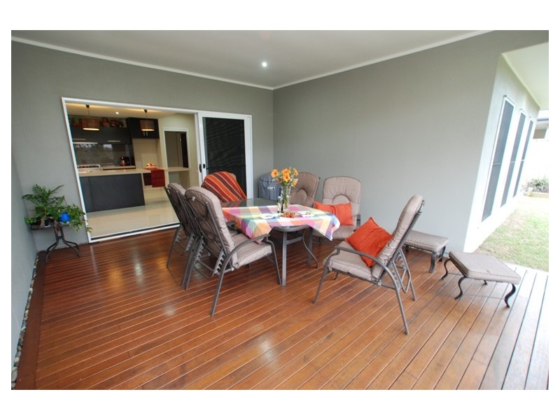 32 Rivergum Drive, Eatons Hill QLD 4037