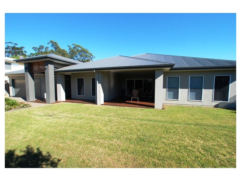 32 Rivergum Drive, Eatons Hill QLD 4037