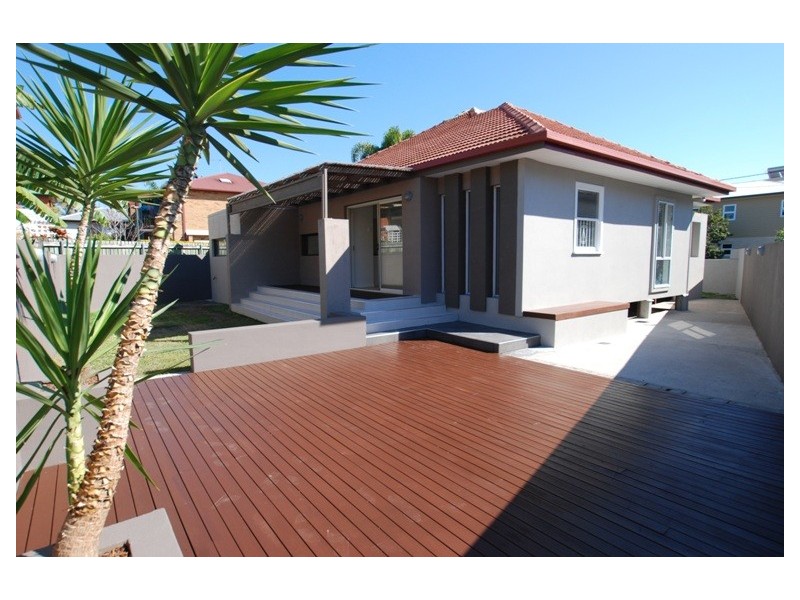 1 Hardiman Street, Woody Point QLD 4019