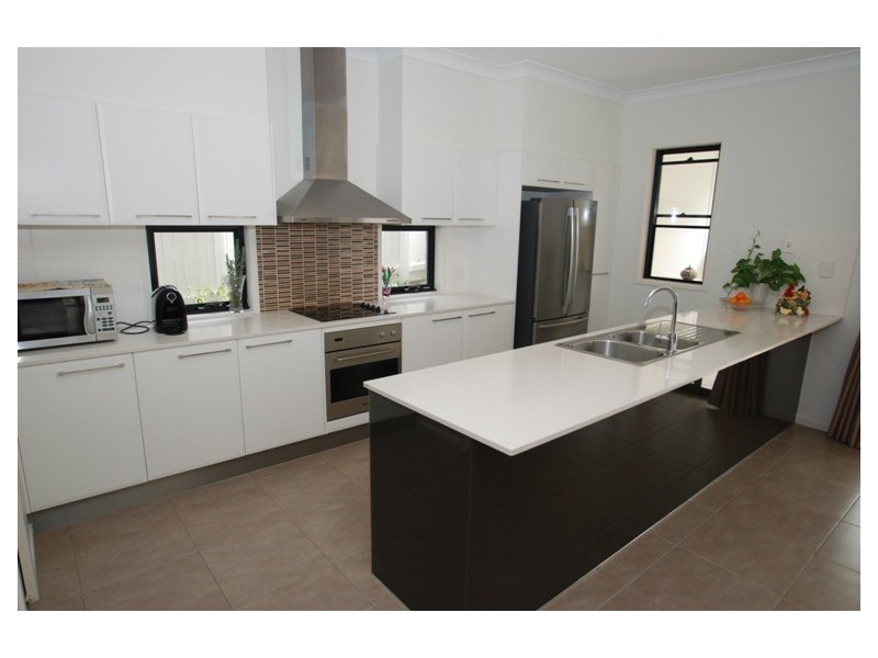 15 Tathra Street, Stafford QLD 4053