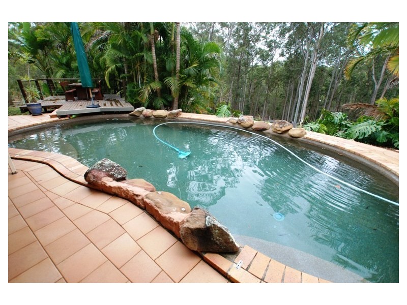 8 Thomas Court, Cashmere QLD 4500