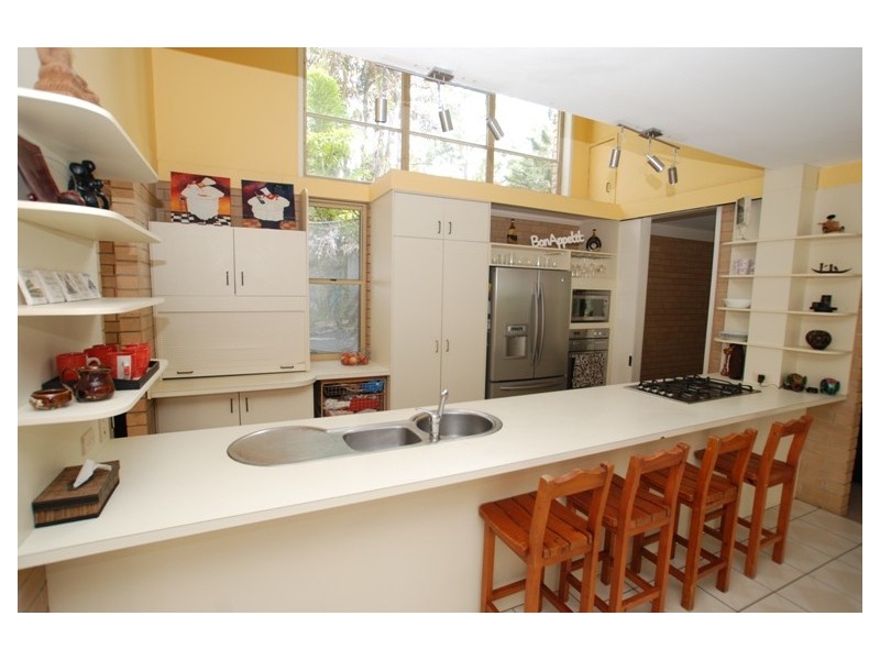 8 Thomas Court, Cashmere QLD 4500