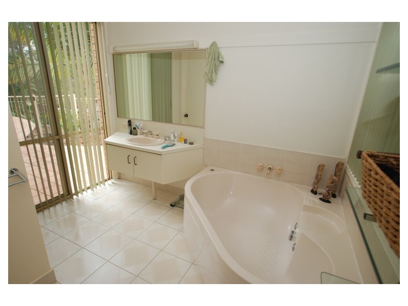 8 Thomas Court, Cashmere QLD 4500