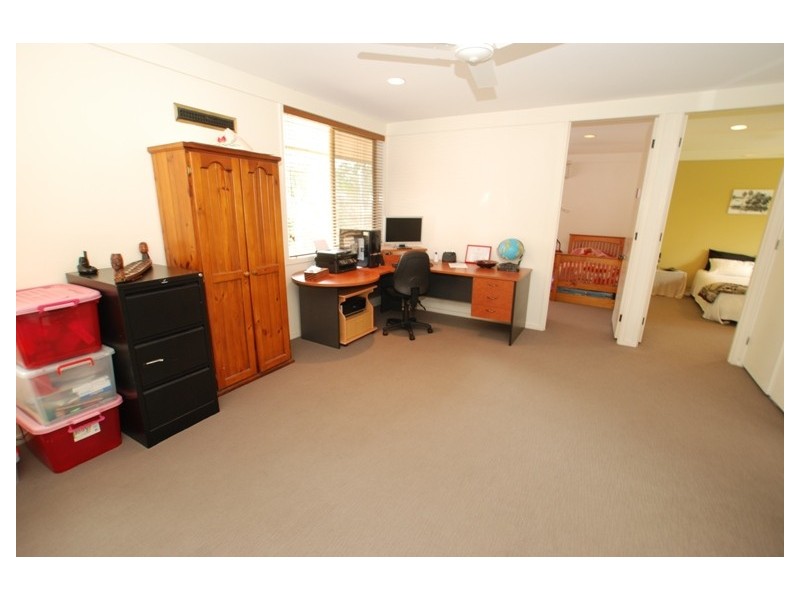 8 Thomas Court, Cashmere QLD 4500