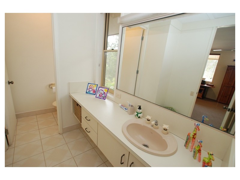 8 Thomas Court, Cashmere QLD 4500