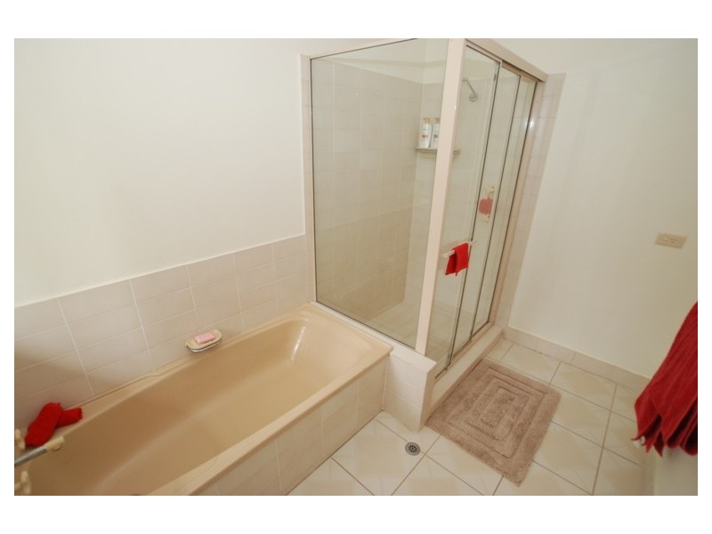 8 Thomas Court, Cashmere QLD 4500