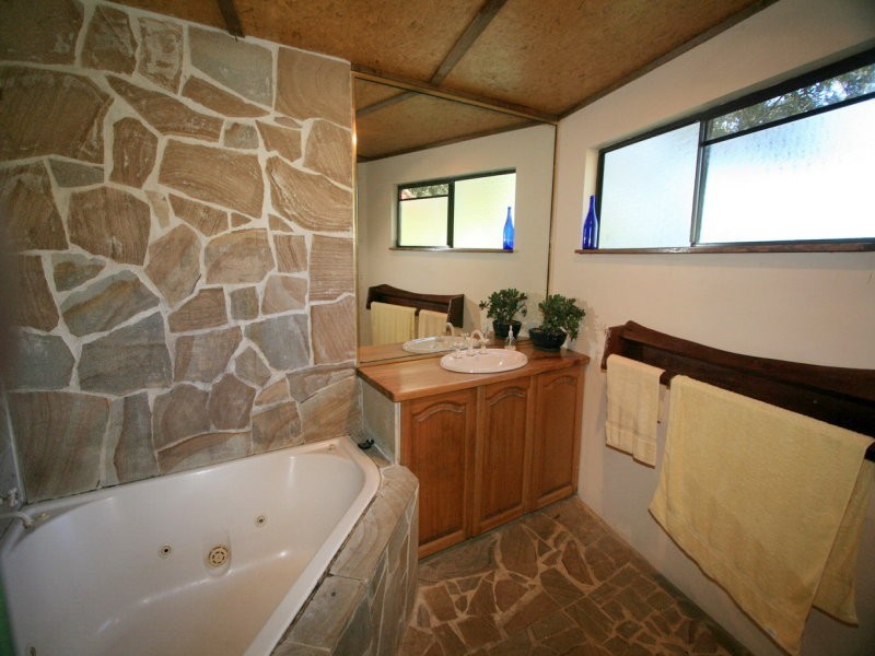25 NORTH RD, Lower Beechmont QLD 4211