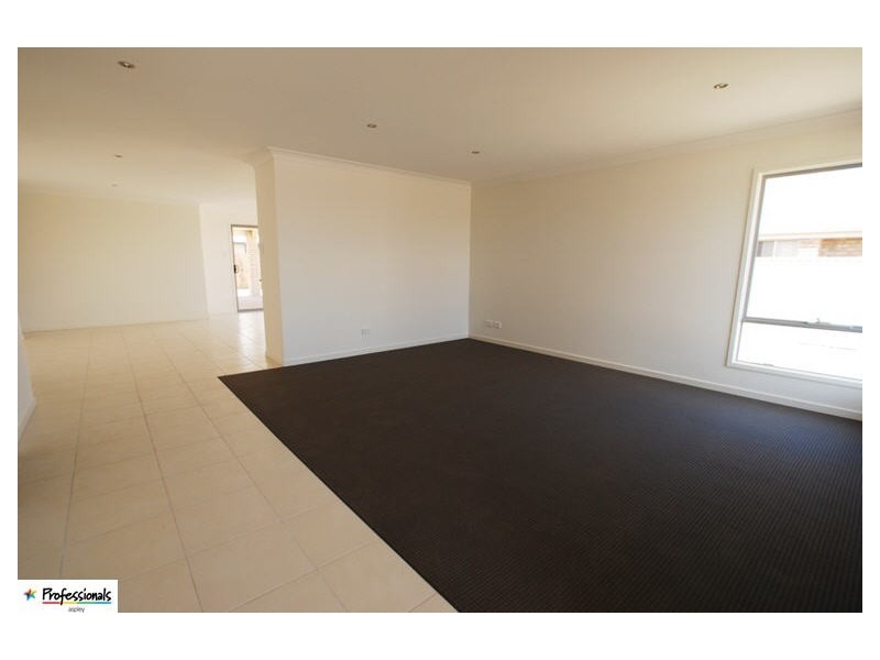 6 Auclair Street, Caboolture QLD 4510