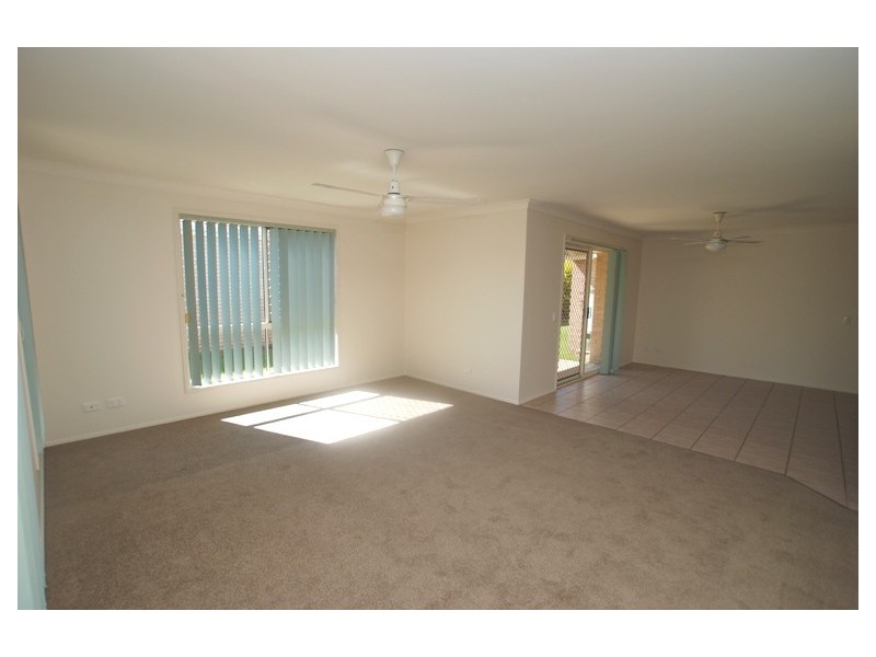 17 Petunia Close, Fitzgibbon QLD 4018