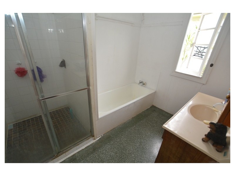 100 Hamilton Road, Wavell Heights QLD 4012